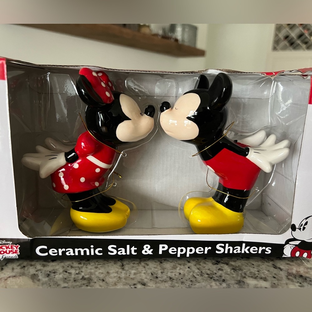 Mickey Minnie Mouse salt pepper shakers